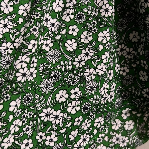 New with tags max studio green with flowers sleeveless top - Picture 4 of 4